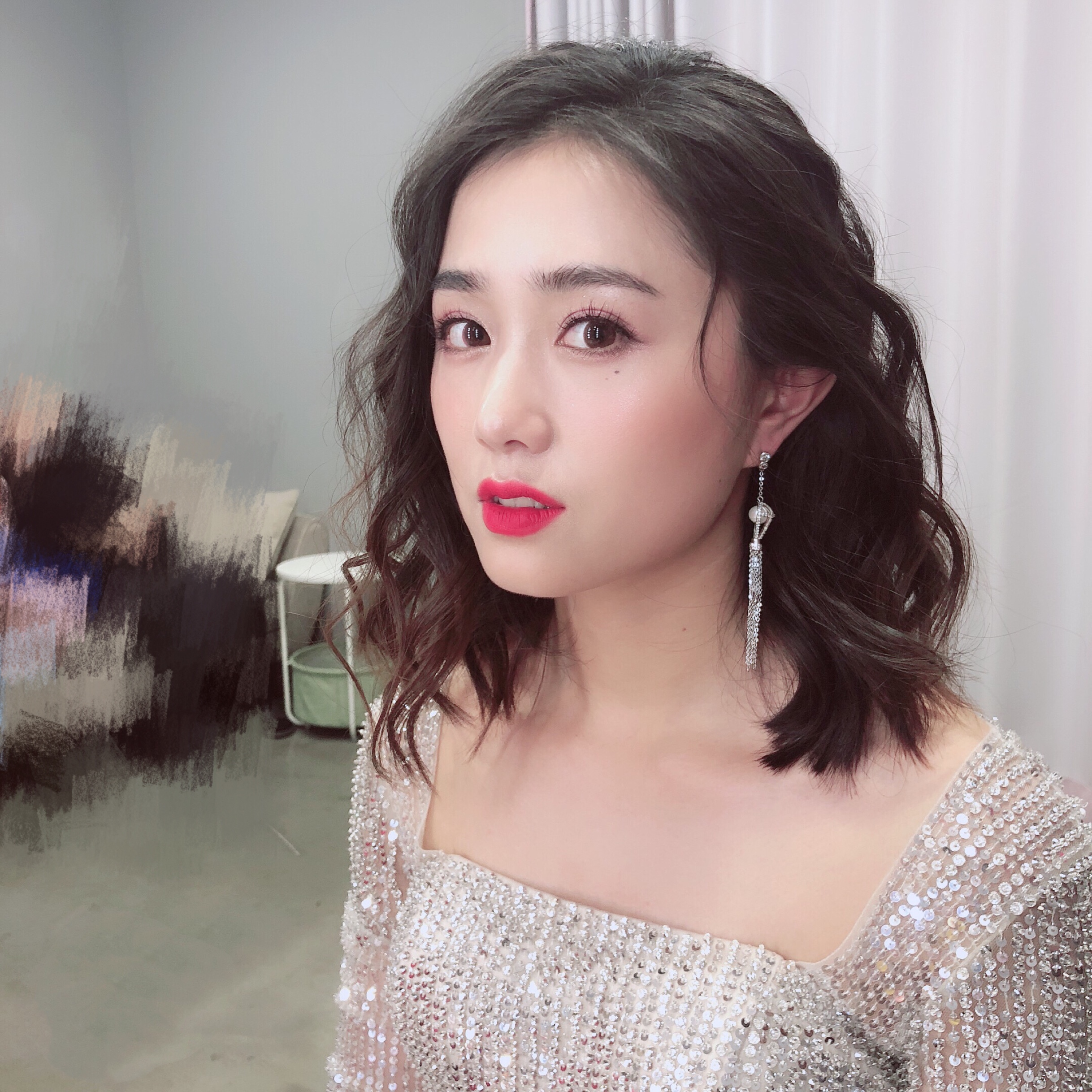 穿上同款礼服颜值秒杀吴昕、舒淇 秋冬婚纱这样选显瘦又保暖