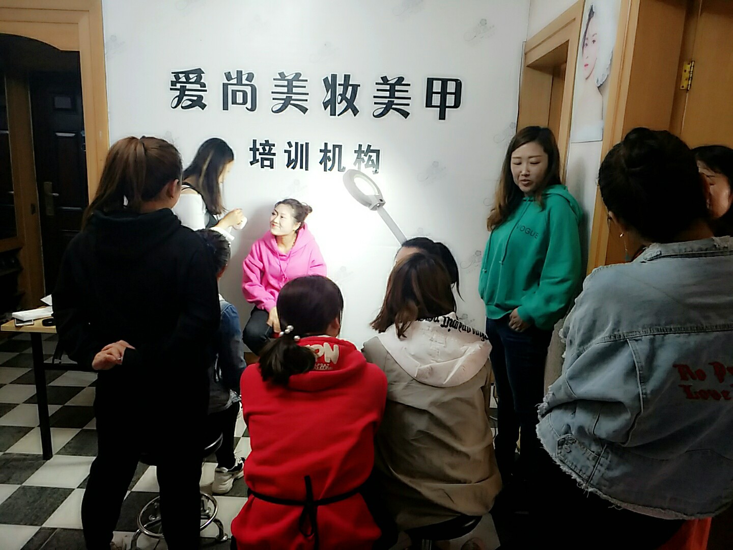 爱尚美妆美甲培训