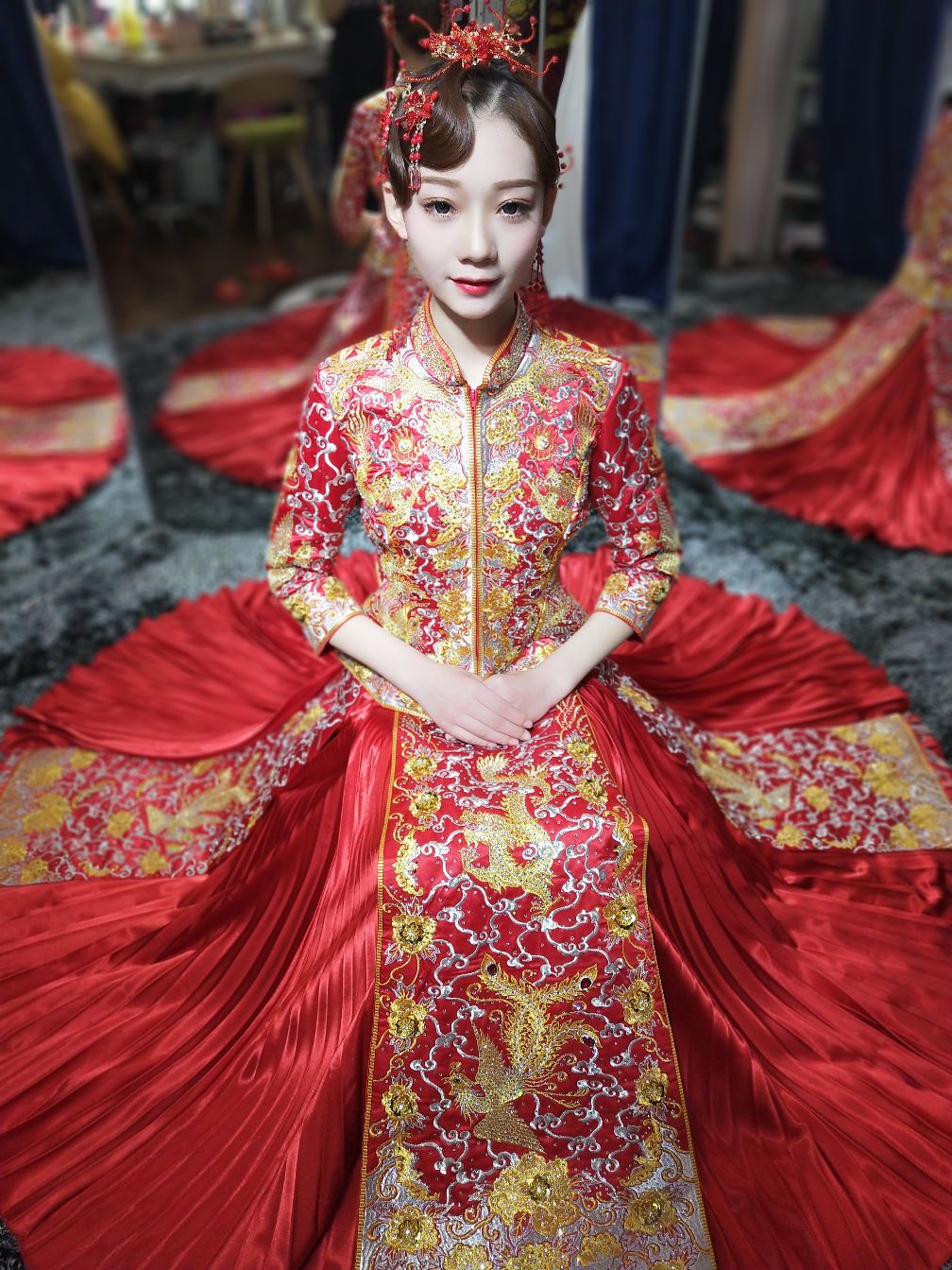 七炫彩妆婚纱礼服馆