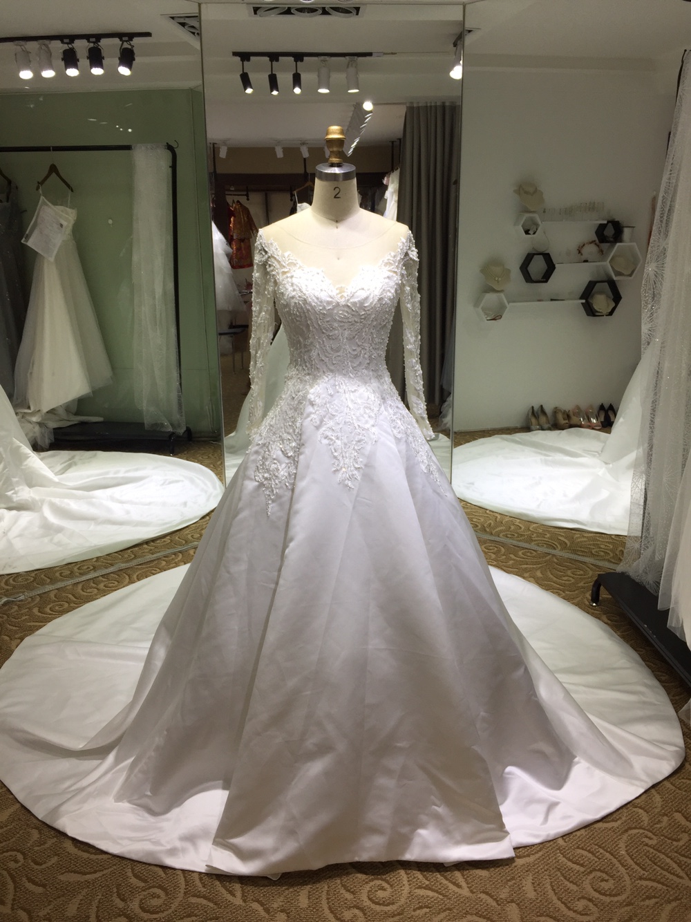 深圳ZD婚纱礼服工厂店