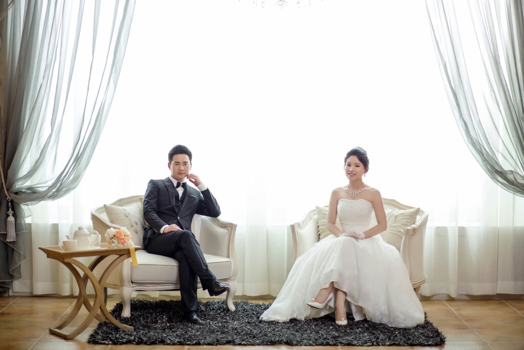 姐妹们，求推荐郑州中牟县的婚纱跟妆～～