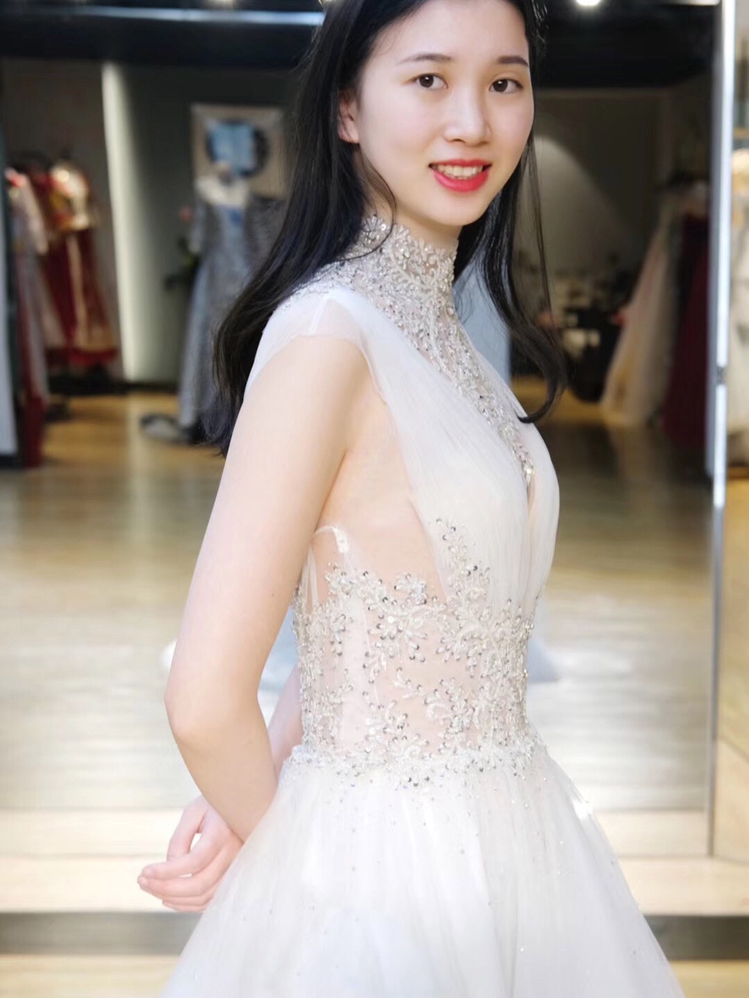 想问问大家，会不会试买不起的婚纱？