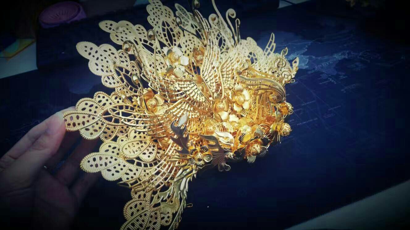 #寻找最美婚纱#虹裳霞帔步摇冠，钿璎累累佩珊珊