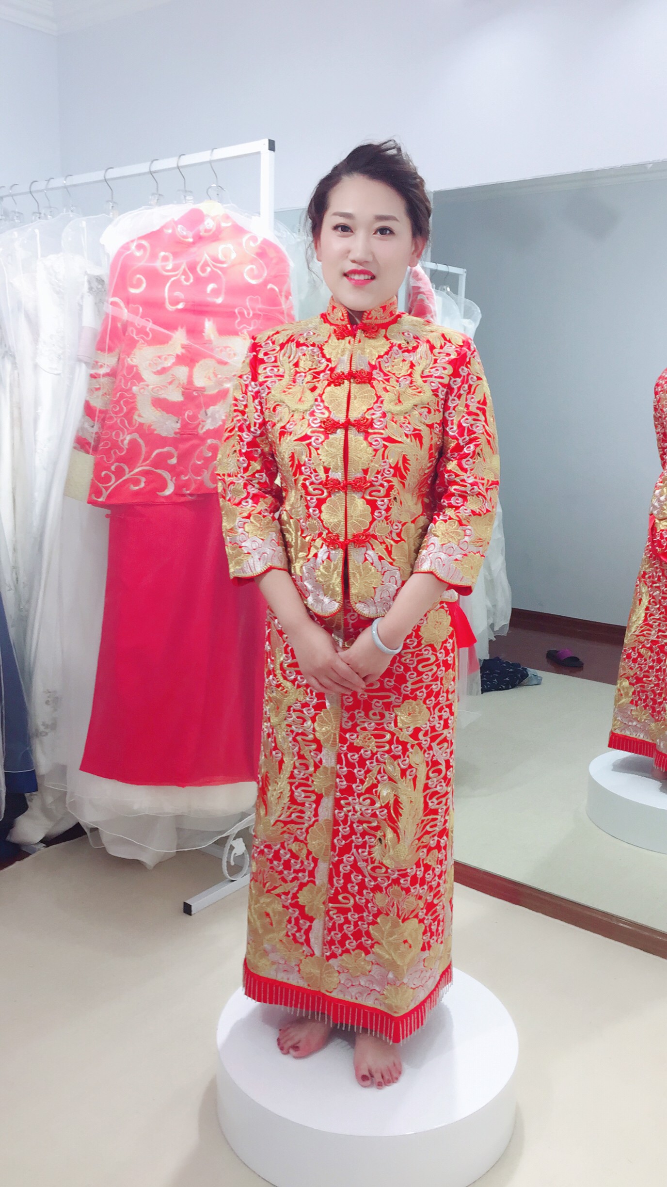 完美凸显傲人胸型 不靠胸贴全靠这件心机婚纱！