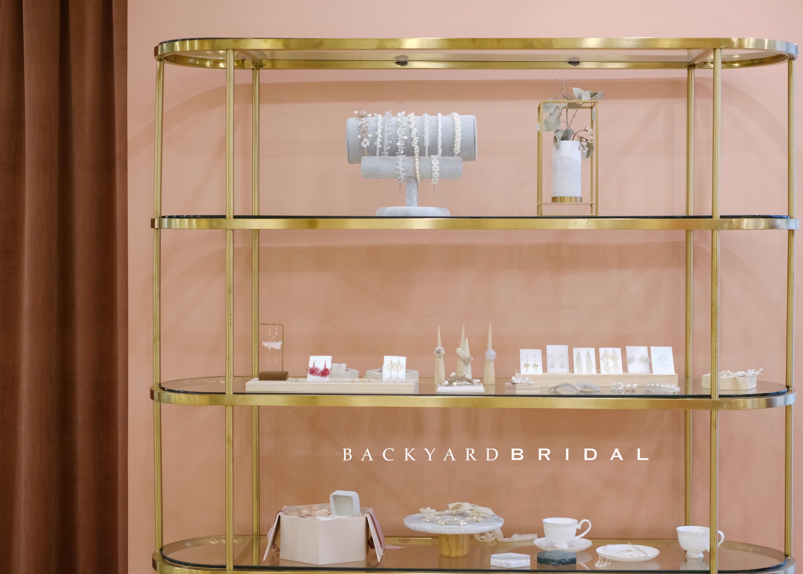 BACKYARD·悦婚纱设计师品牌买手店