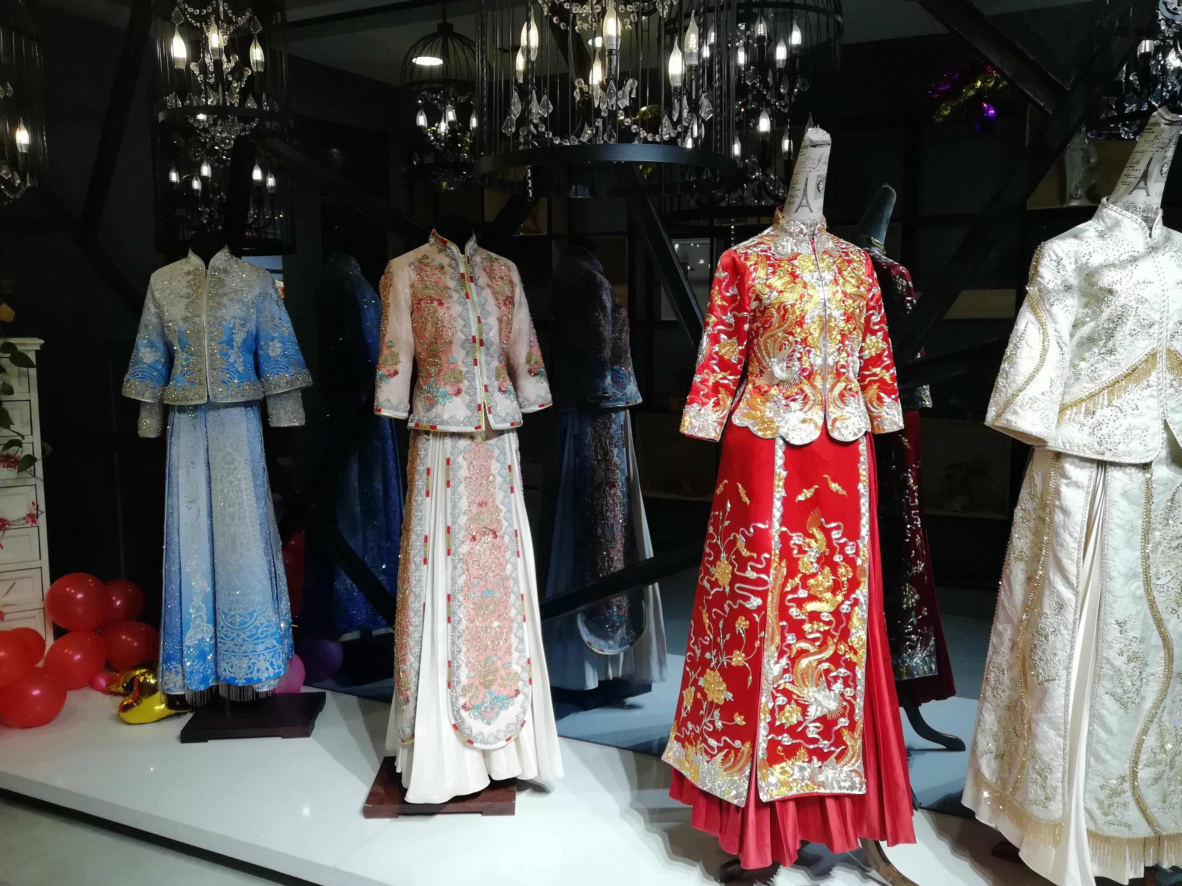 东营萝亚礼服馆