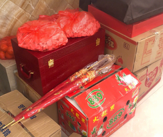 老公姐姐陪嫁十块金砖，而我只有一床婚被