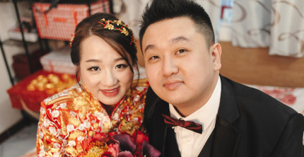 定制的龙凤褂超惊艳 婚礼就喜欢大气风格