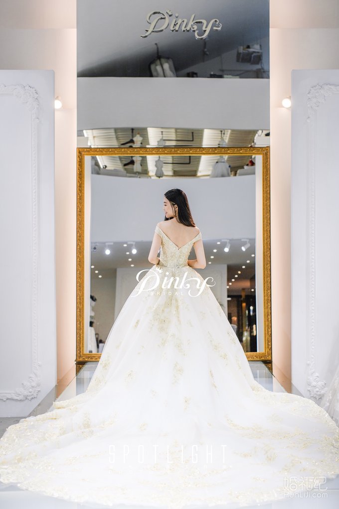 【明星新娘】同婚期新娘同台pk 这件绝对承包宾客目光！