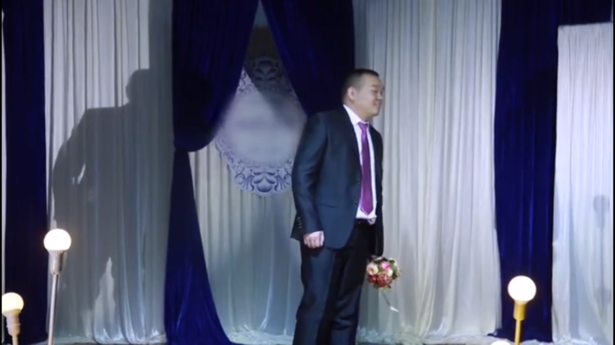 【曝光帖】婚礼，我的新郎被婚庆“换了人”！！！