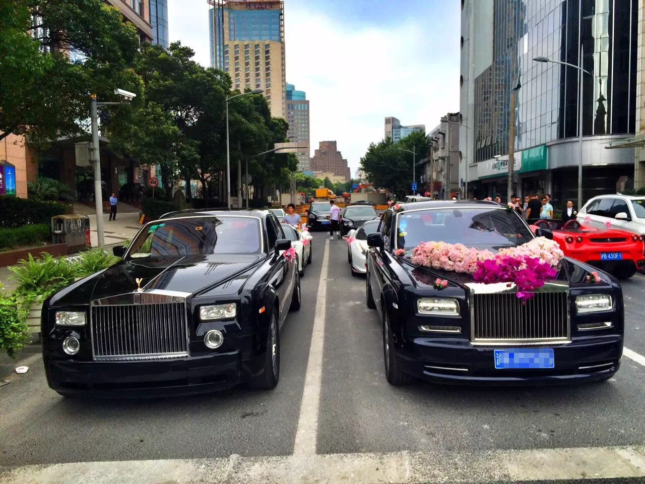 【劳斯莱斯】幻影/1辆 + 【保时捷】帕拉梅拉/3辆