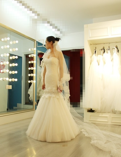 夏日白纱清风阵阵 婚纱就要大露背