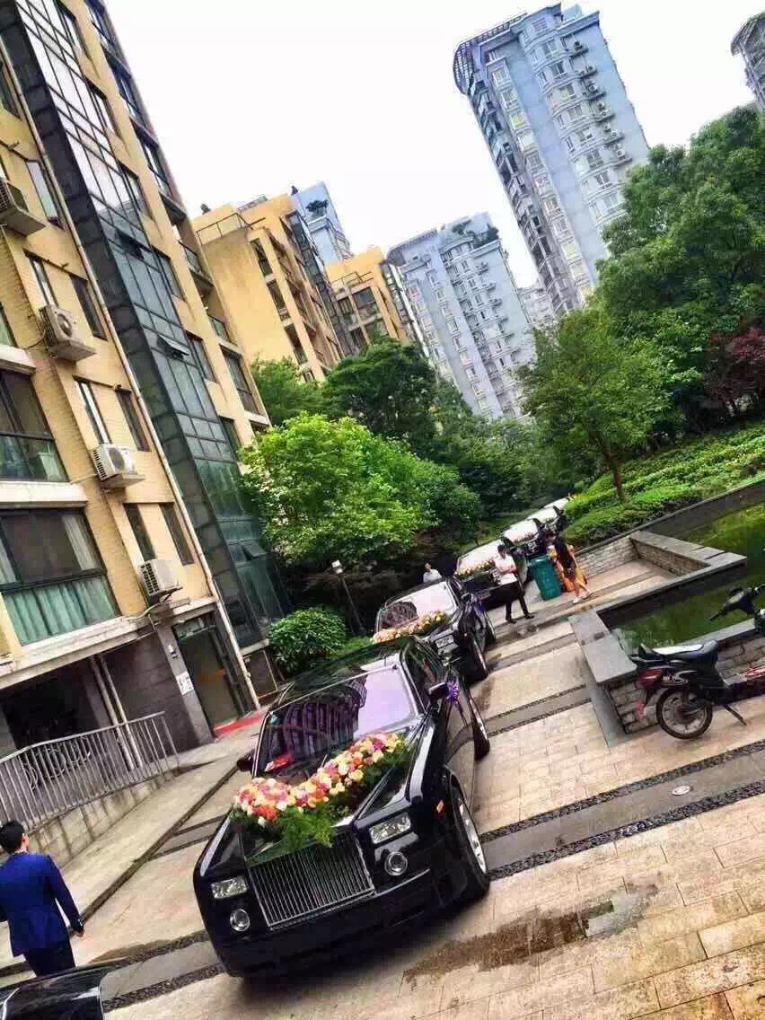 【劳斯莱斯】幻影/1辆 + 【保时捷】帕拉梅拉/3辆