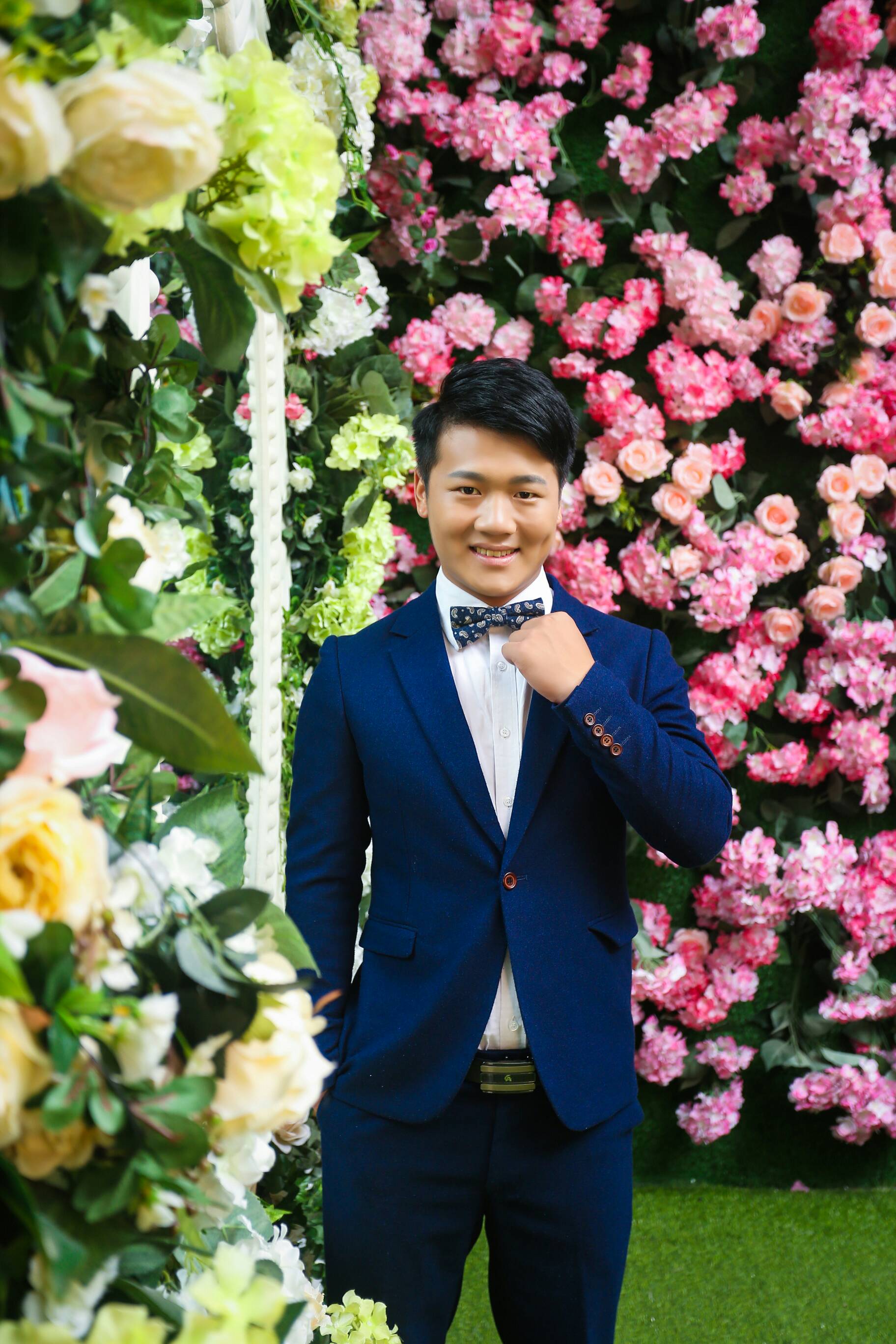 婚纱照出炉，我觉得还是没有修到位，偏胖。。