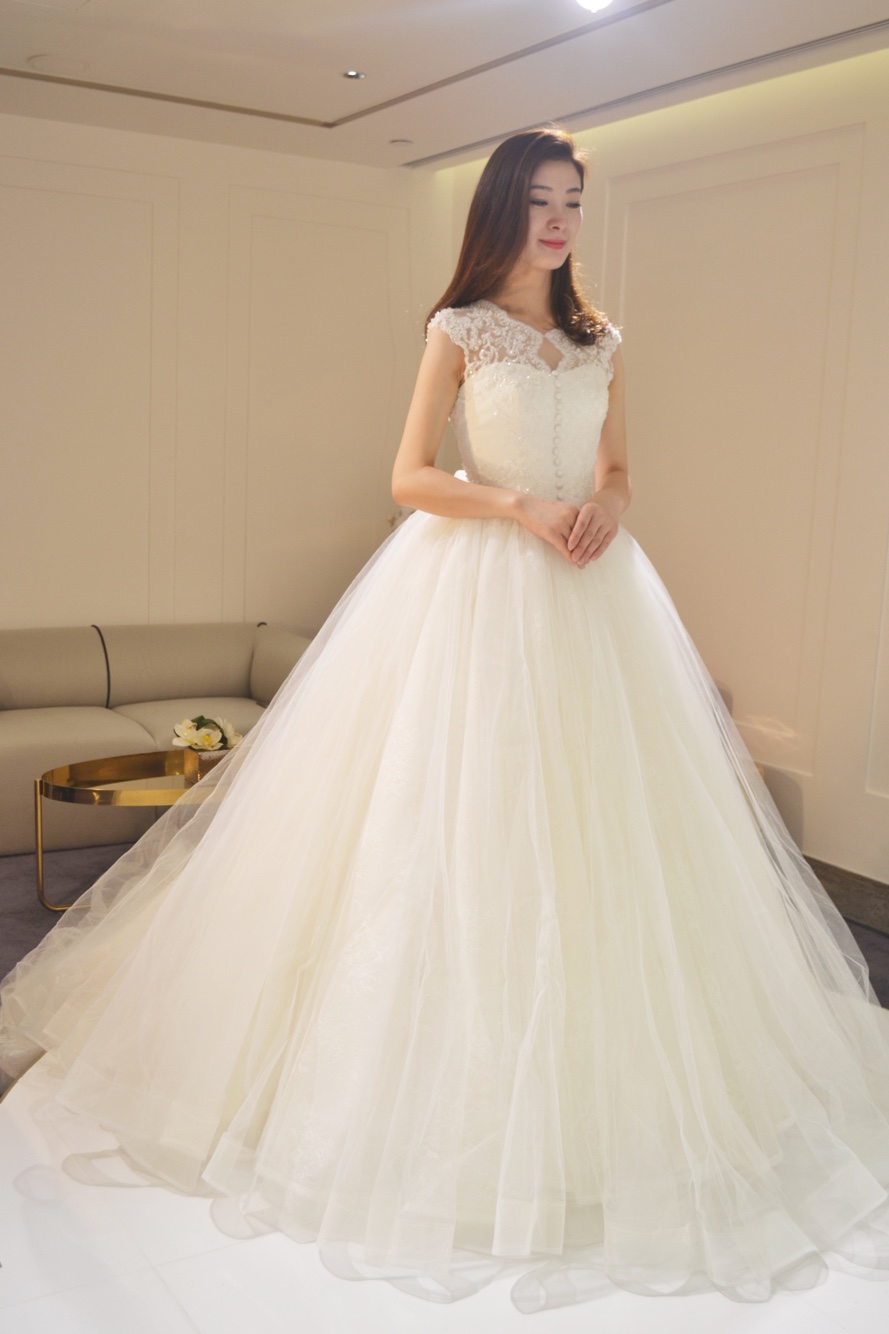想要婚礼保暖 这7款婚纱保暖显瘦还遮肉