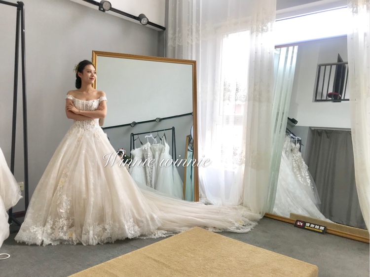 温妮婚纱美妆馆