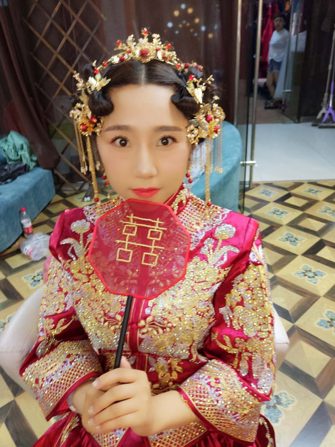 喜庆红妆造型惊艳！blingling婚纱流苏太吸睛