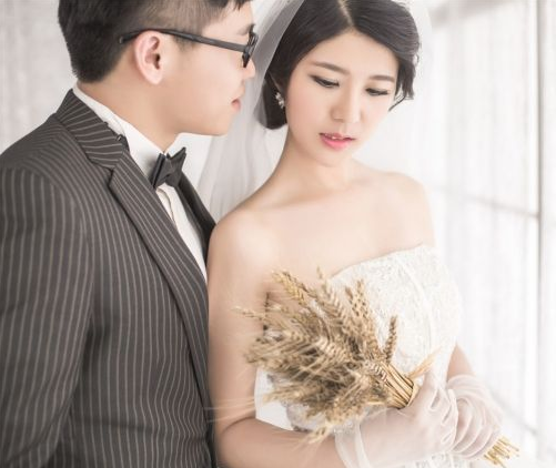 简约不代表素净，奉上我超美简约大气婚纱照~