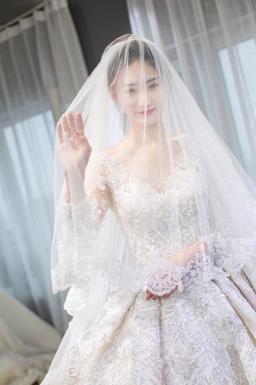 今年秋冬超温暖的几件礼服 不看后悔一整年啊！
