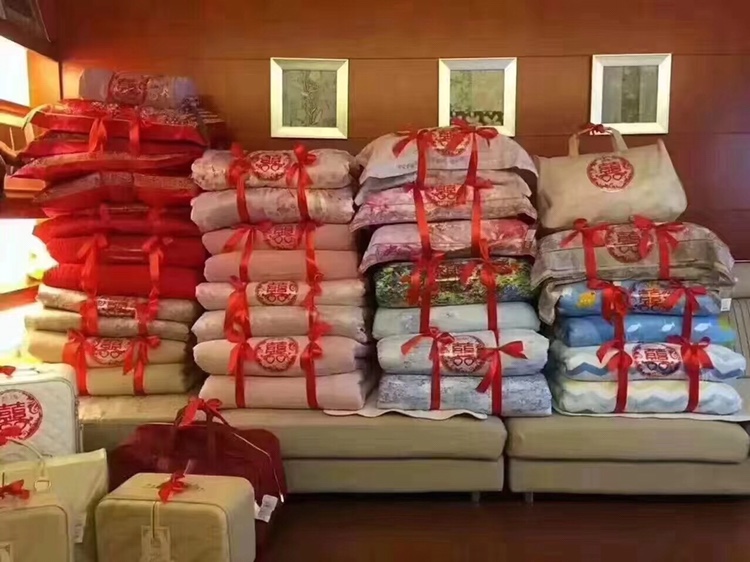 超详细的出嫁攻略 光喜庆床品就堆满房！