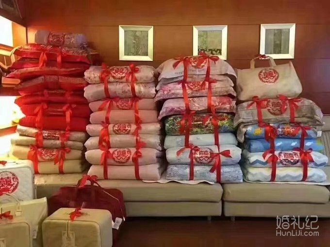 超详细的出嫁攻略 光喜庆床品就堆满房！