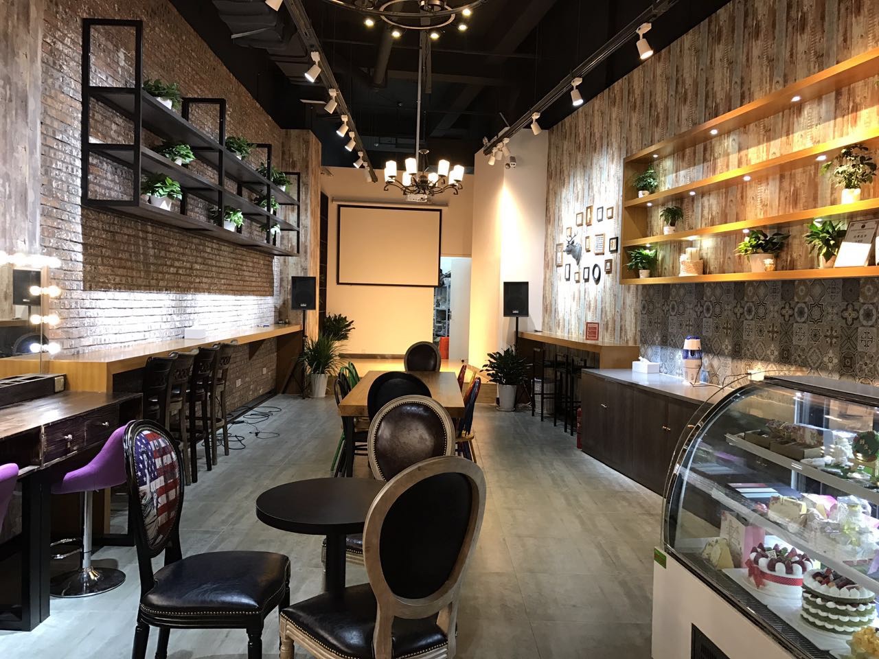 #婚礼纪体验店#杭州城西银泰开了一家婚礼纪体验店，拔草啦[喜欢]