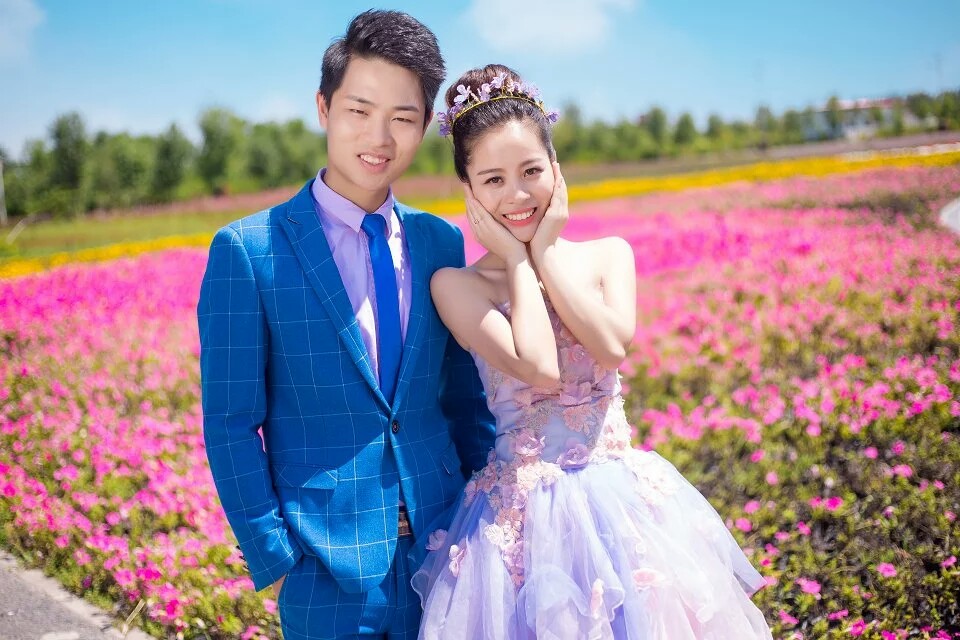选婚纱照一个人好还是两个人好。