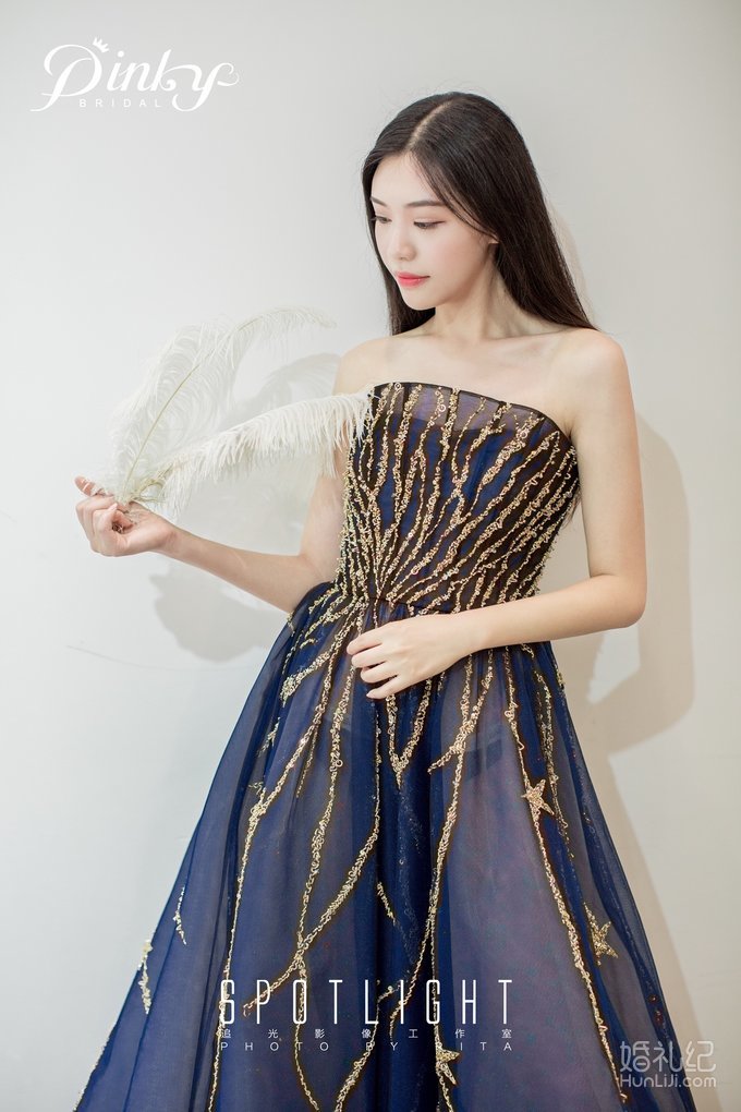 【明星新娘】同婚期新娘同台pk 这件绝对承包宾客目光！