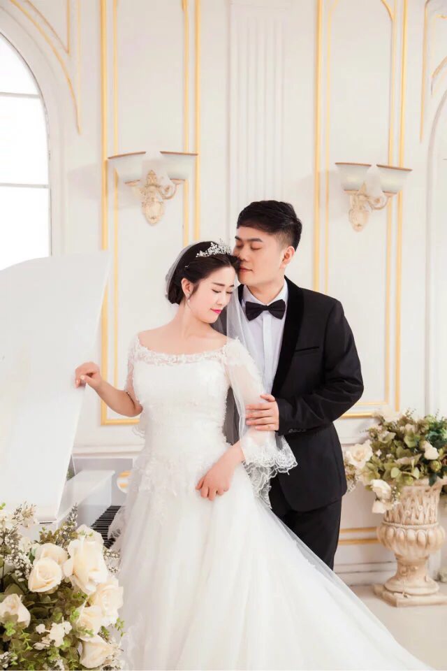 婚礼当天仪式是披发还是盘发