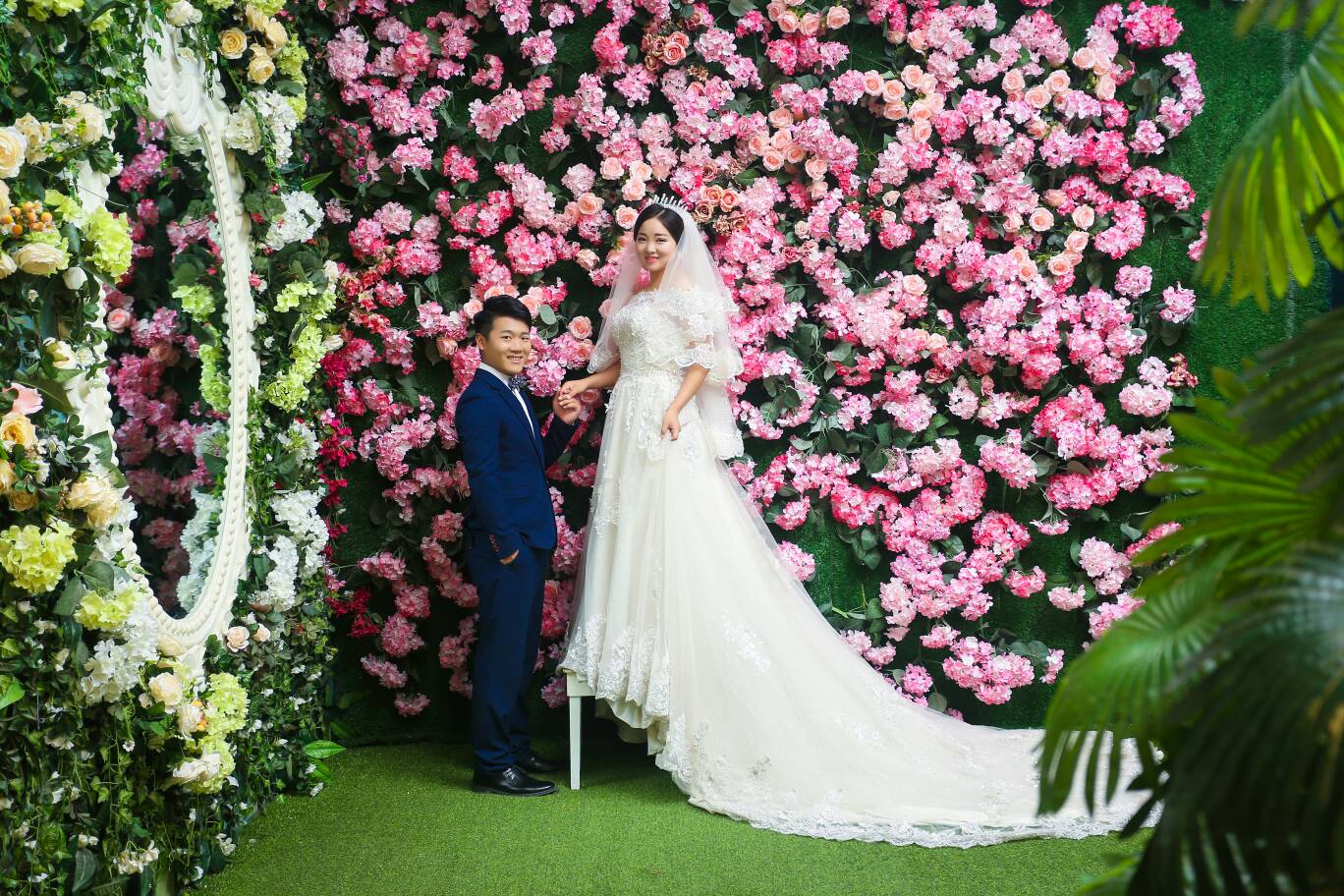 婚纱照出炉，我觉得还是没有修到位，偏胖。。