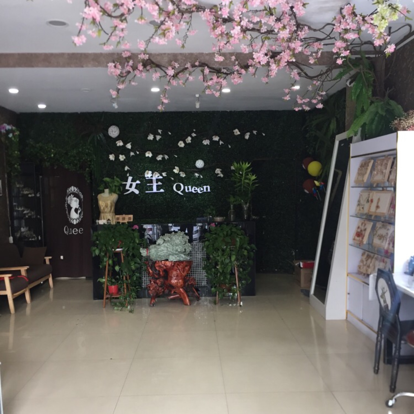 女王婚纱造型