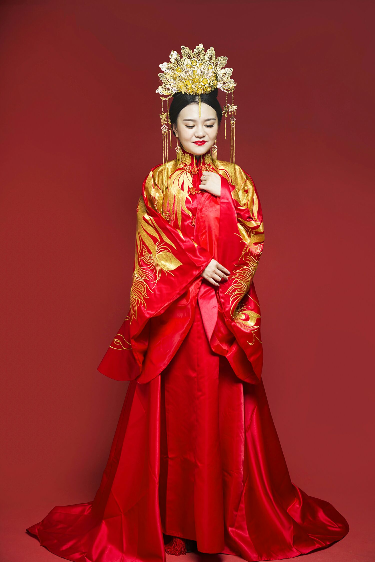 #寻找最美婚纱#虹裳霞帔步摇冠，钿璎累累佩珊珊