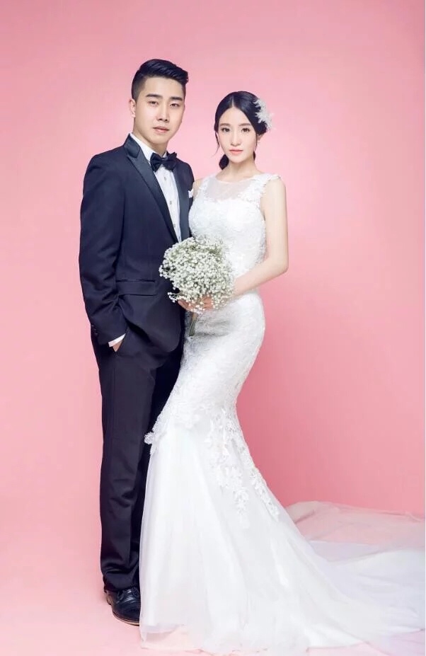 先发些婚纱照吧 