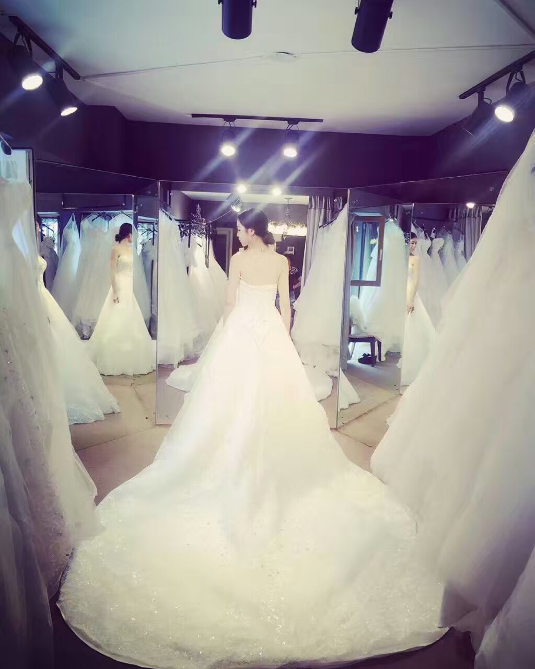 唯依婚纱定制体验馆