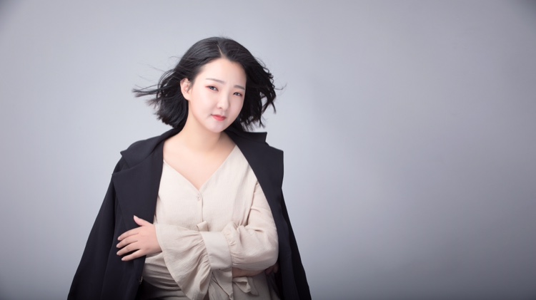 CC 精致新娘婚纱礼服彩妆造型