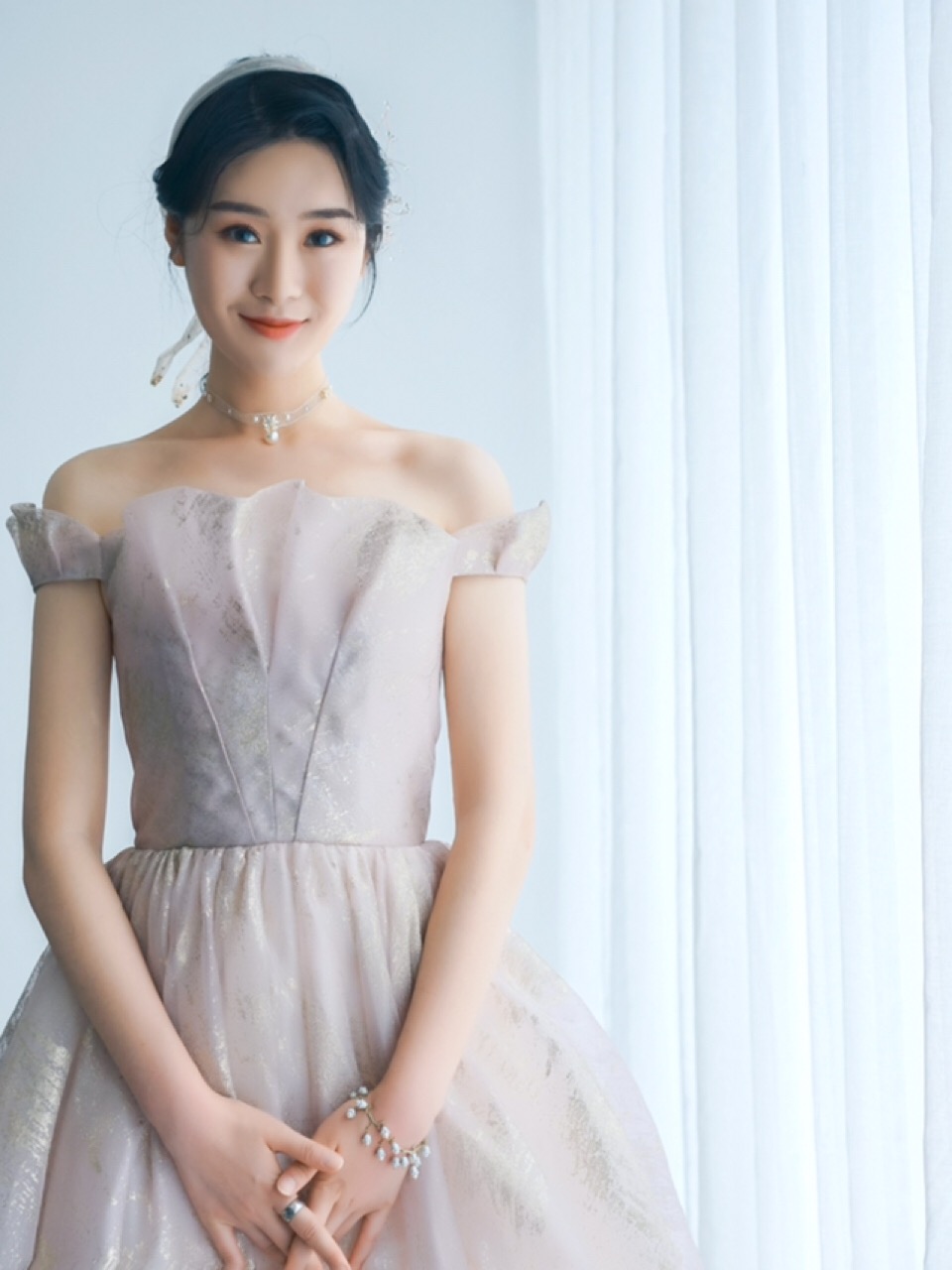 终于把跟妆和婚纱定下来了，大家觉得怎么样？