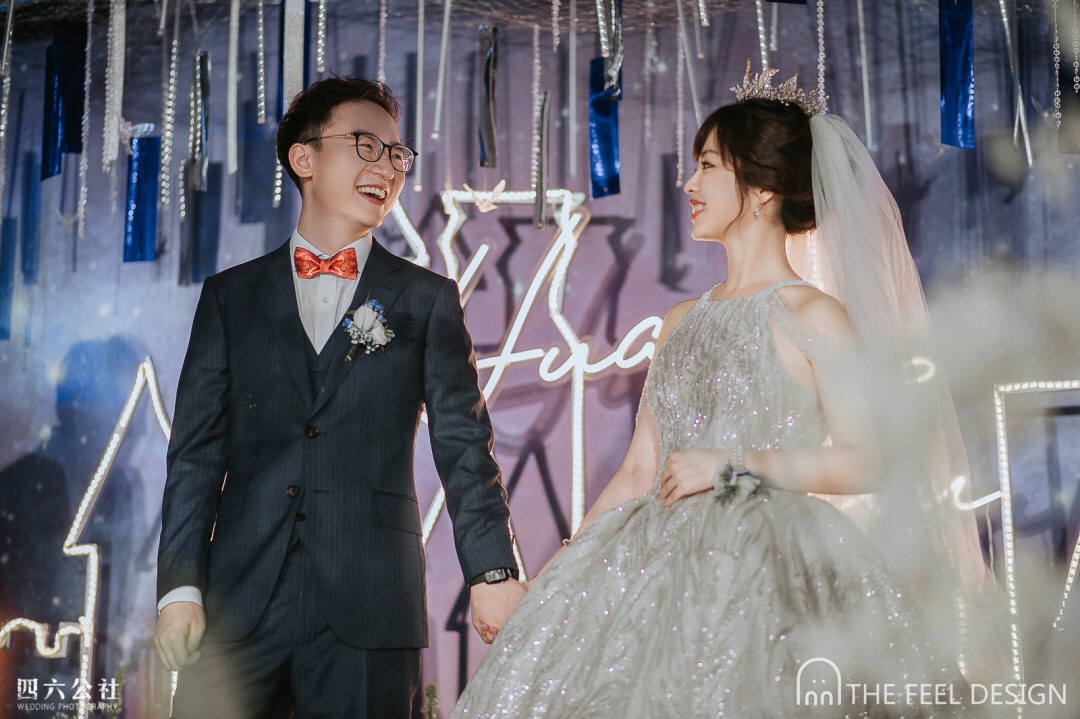 异地办婚礼一口气租了7套婚纱，1W5搞定婚纱