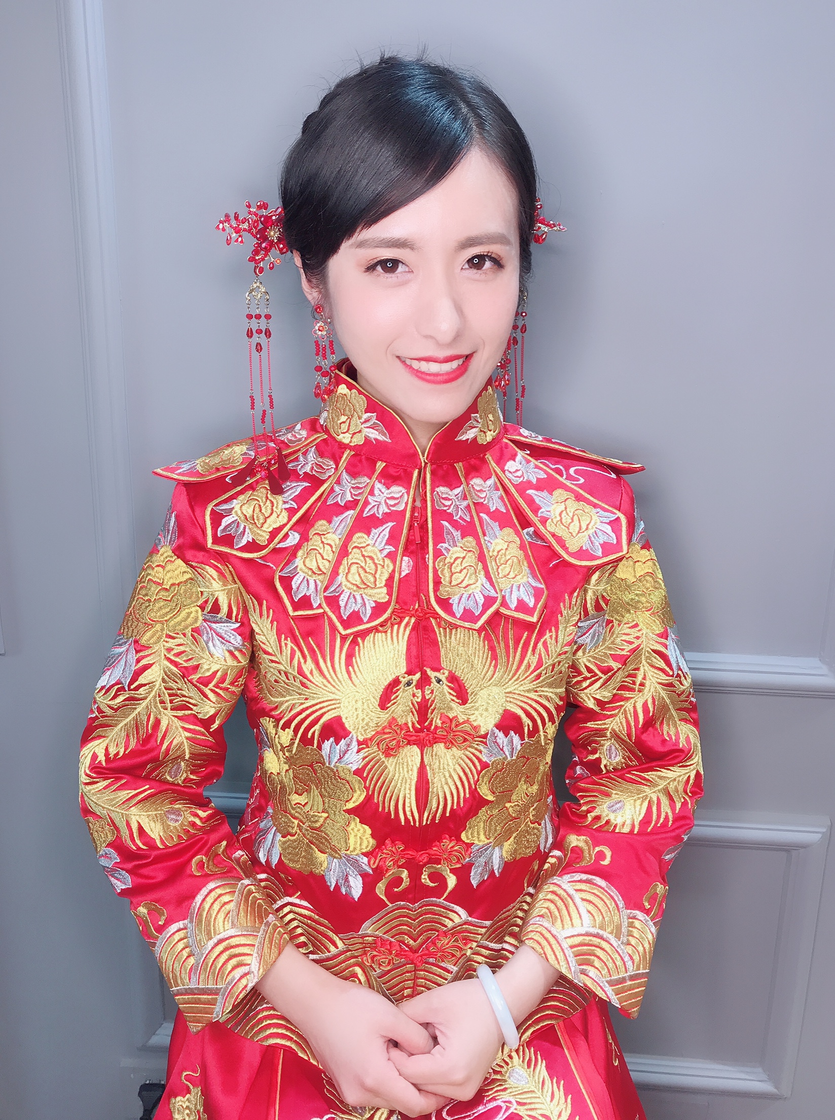 2k搞定婚纱+跟妆 高开叉敬酒服显瘦＆气质＆性感
