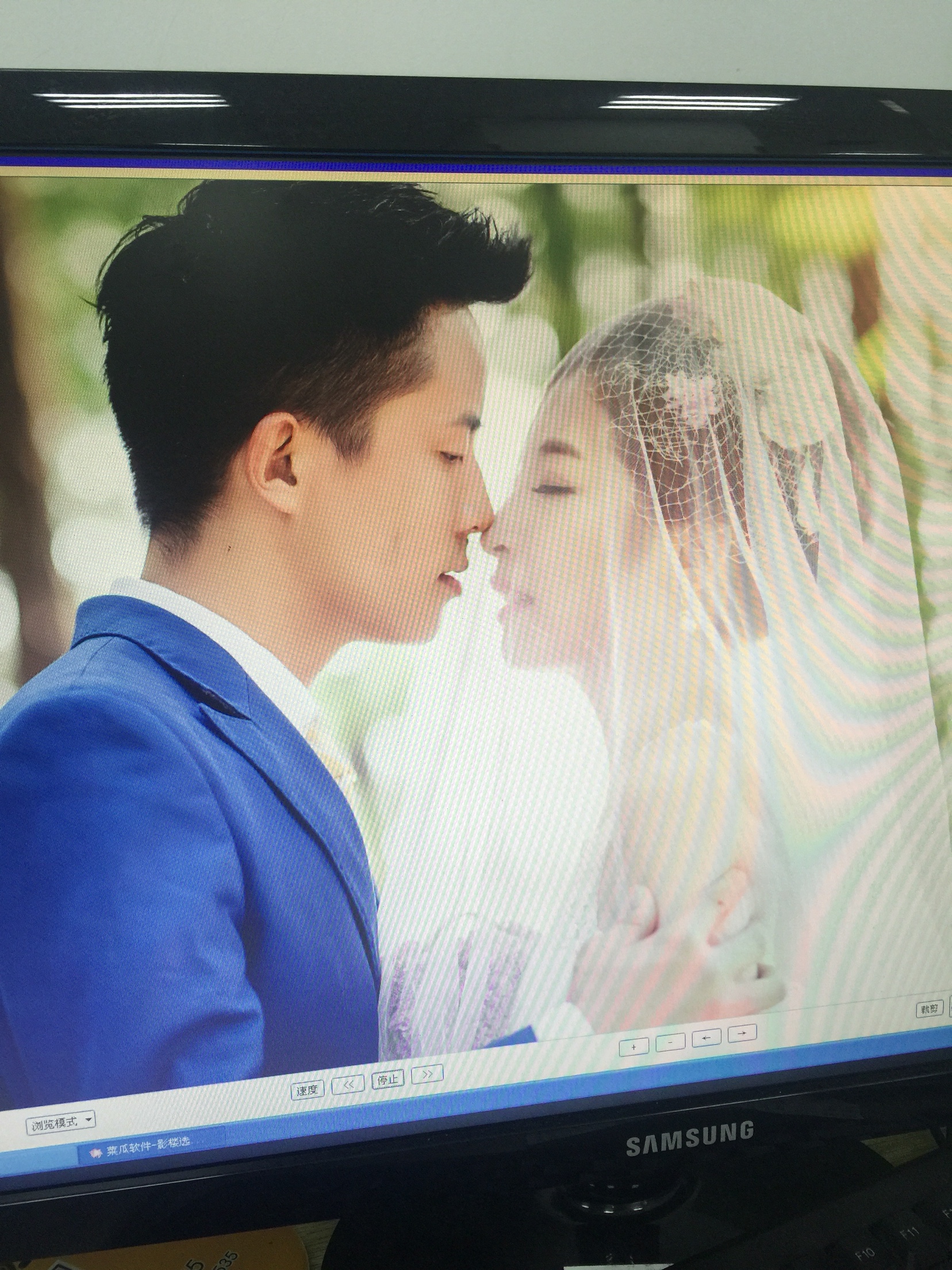 婚纱照。