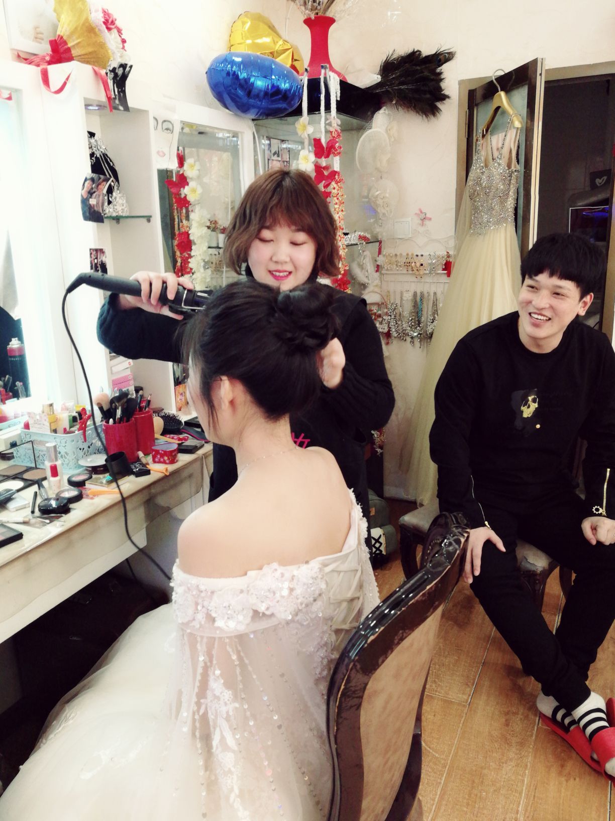 晓旭美妆婚纱礼服馆