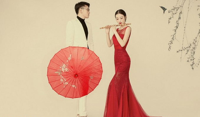 就是喜欢中国风，超级喜欢这套婚纱照啊！