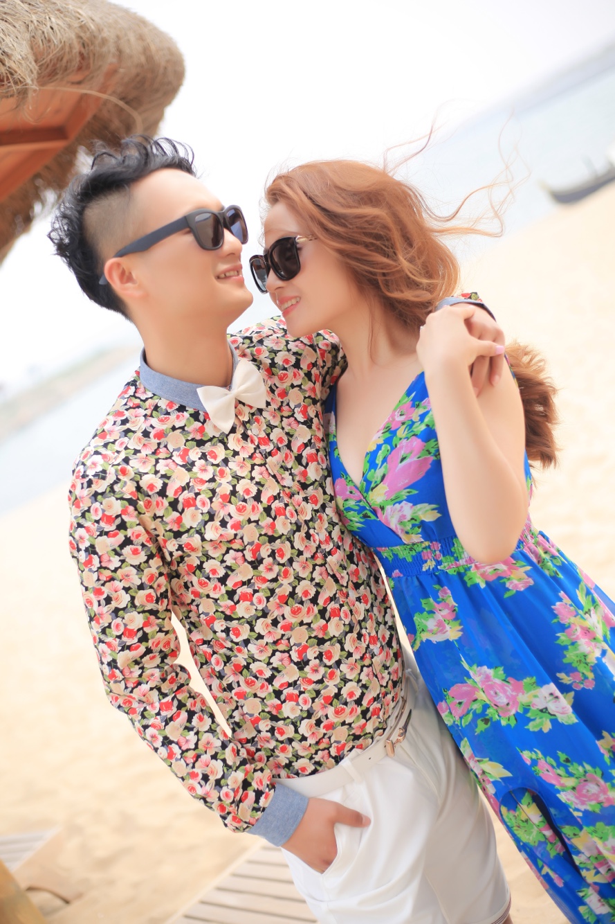 婚纱照出来咯[吐舌]