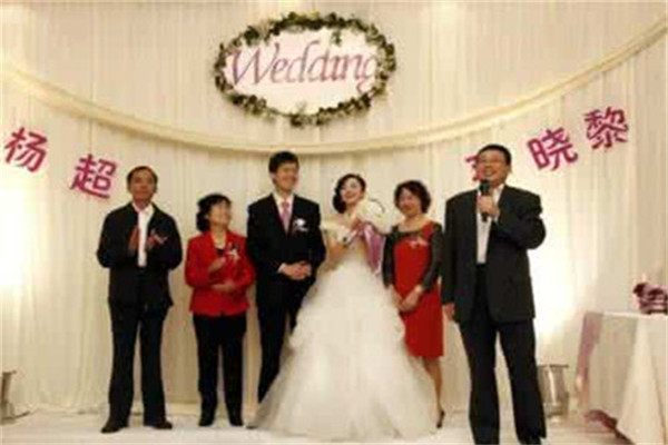 婚宴新郎父親致辭簡(jiǎn)短大氣版