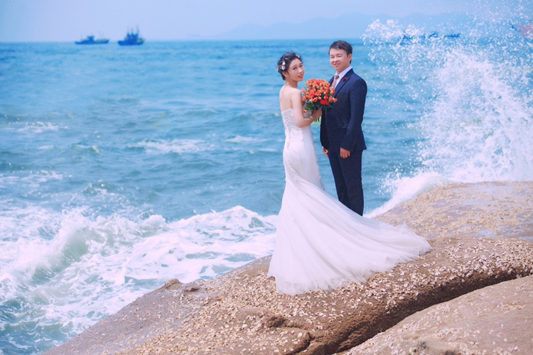500元婚纱不输5千 大婚3套美翻你