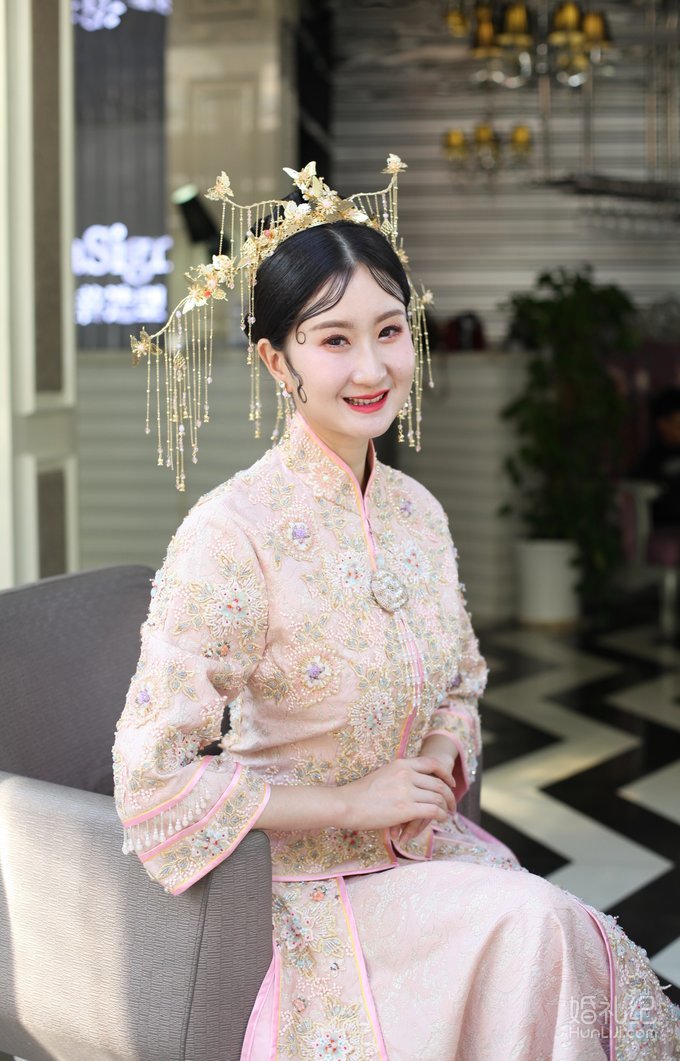 别浪费时间退换货！这6款大红敬酒服亲测显瘦又显白！