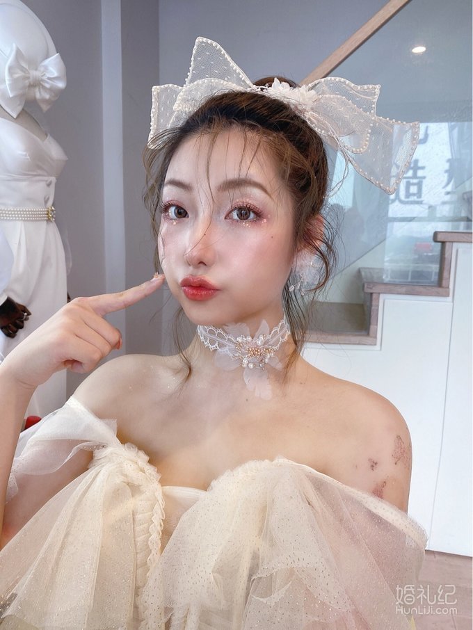 “果冻”水蜜桃妆被说太油腻，新娘妆只能千篇一律么