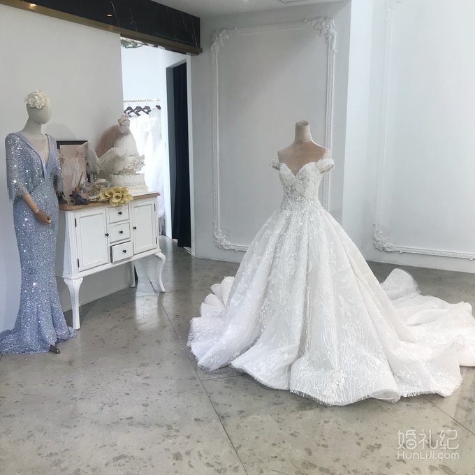 【明星新娘】同婚期新娘同台pk 这件绝对承包宾客目光！