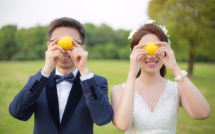 要不要围观俩学霸的婚纱照哈