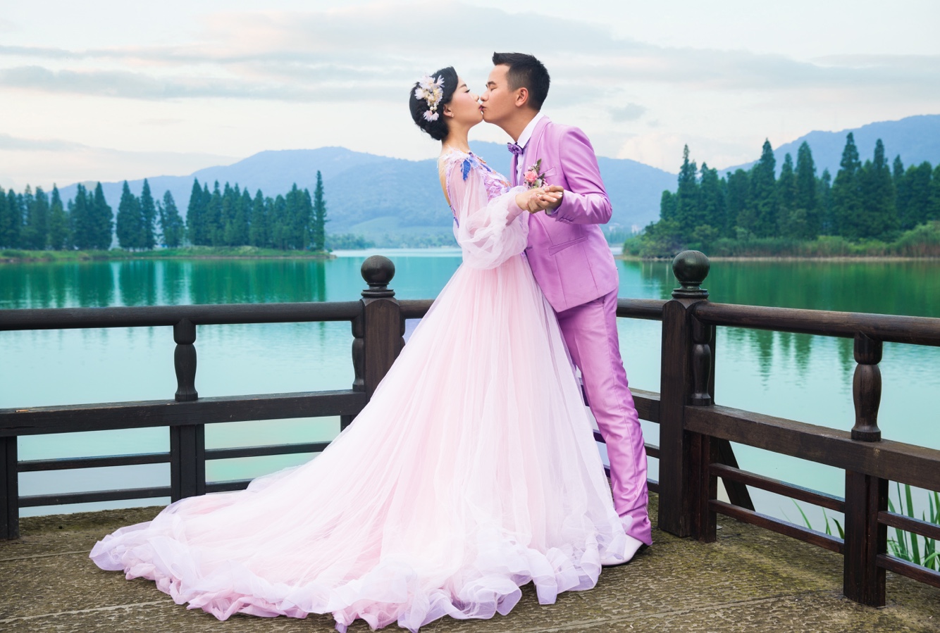 婚纱拍完啦 只可惜精修的太少了 总是看别人的美美的