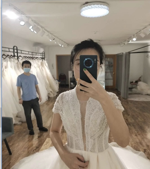 异地备婚太辛苦，精打细算的挑婚纱之旅